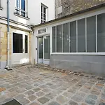 Modern Large Studio Apartment For 3